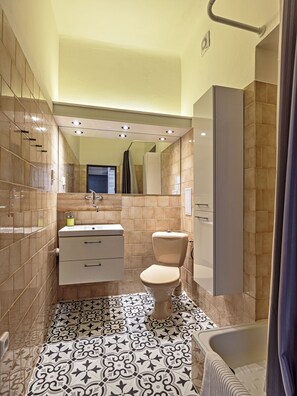 Dusche, Haartrockner, Handtücher, Seife
