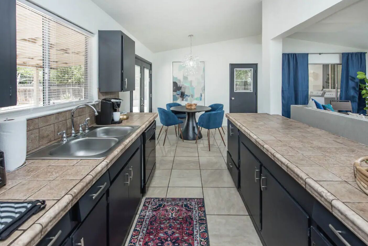 Fresno House| 3 Bed/2 Bath | Large Backyard | 1/2 mile to 41 hwy!