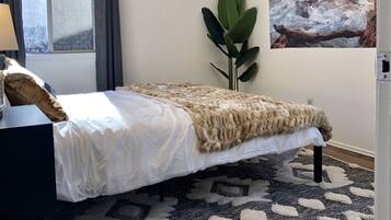 2 bedrooms, iron/ironing board, WiFi, bed sheets