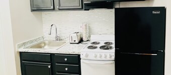 Downtown of Pigeon Forge. Cozy 1 bed 1 bath condo <br>208