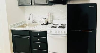 Downtown of Pigeon Forge. Cozy 1 bed 1 bath condo <br>208