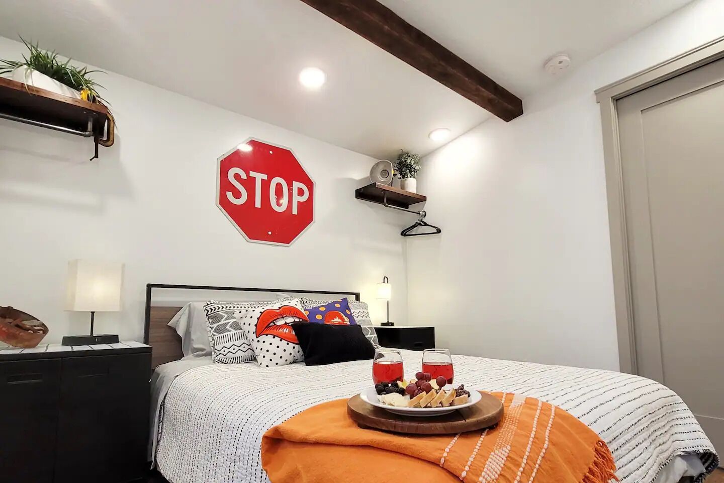 2 slaapkamers, een bureau, reisbedje, gratis wifi