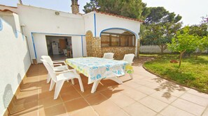Outdoor dining - VACAY L’Escala Villa Emily Terrace Riells Beach (l'Escala)