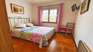 2 bedrooms, iron/ironing board - VACAY L’Escala Villa Emily Terrace Riells Beach (l'Escala)
