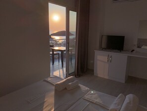 WiFi, bed sheets, wheelchair access