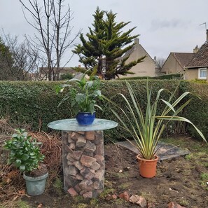 Property grounds - House next to big shopping centre spacious (Edinburgh)