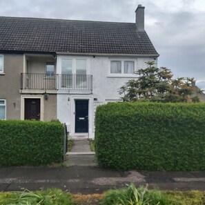 Exterior - House next to big shopping centre spacious (Edinburgh)