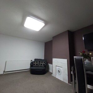 Smart TV - House next to big shopping centre spacious (Edinburgh)