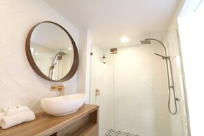Bathroom - Bellvilla Suites (Merimbula)