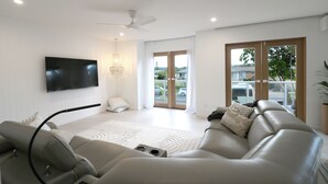 Unclassified image, 4 of 55, button - Bellvilla Suites (Merimbula)