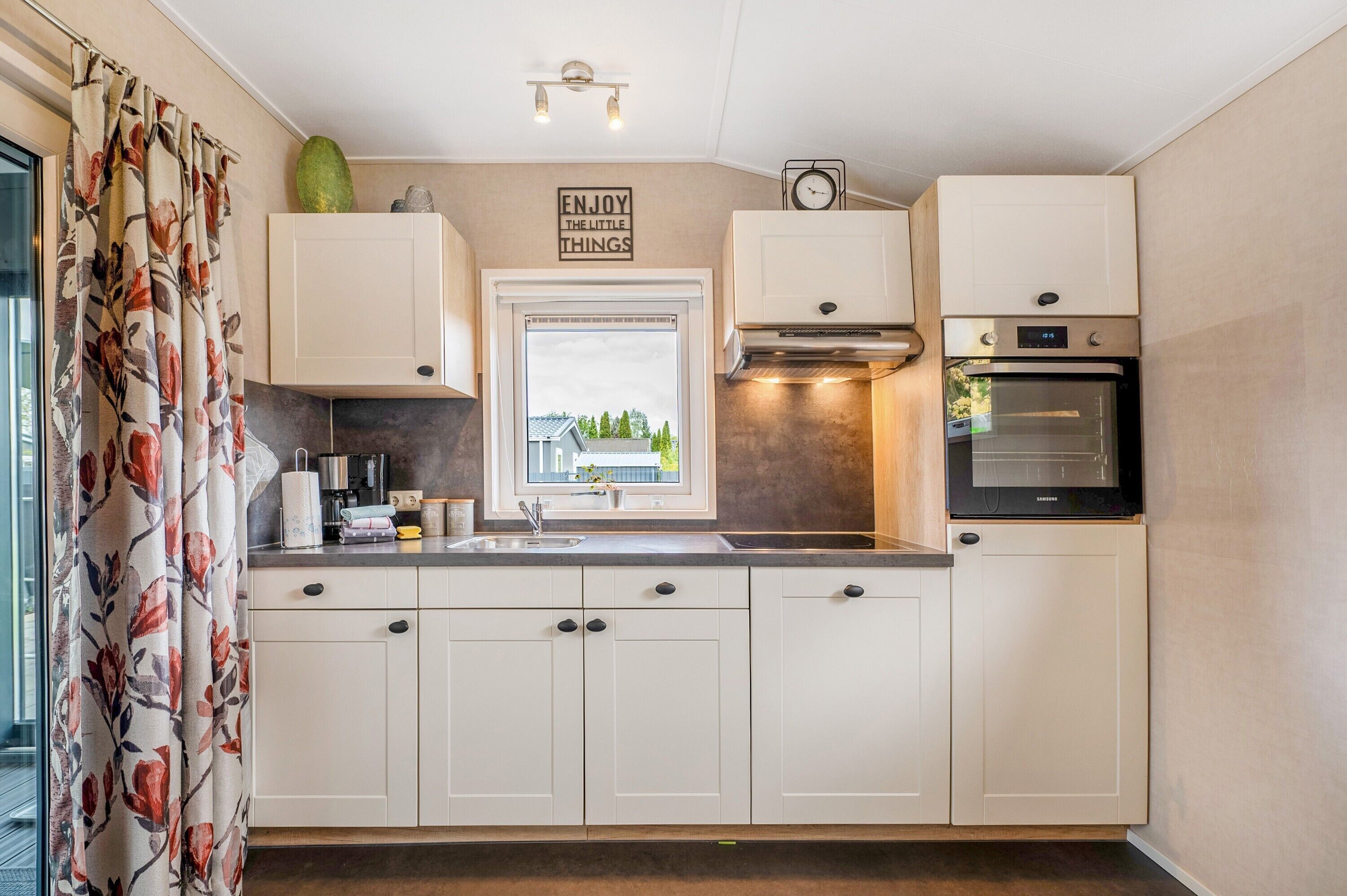 Kühlschrank, Ofen, Herdplatte, Geschirrspüler
