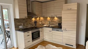 Kylskåp, ugn, spishäll och diskmaskin