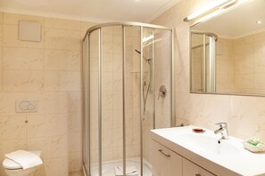Shower, towels
