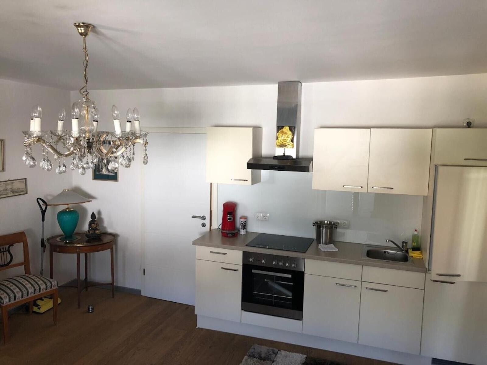 Fridge, oven, stovetop, coffee/tea maker