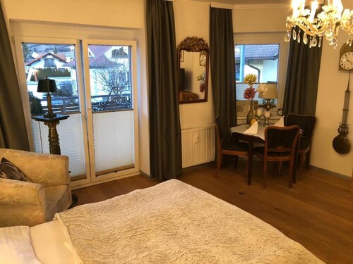 Appartement "Citybergblick" avec vue sur les montagnes, balcon et Wi-Fi.