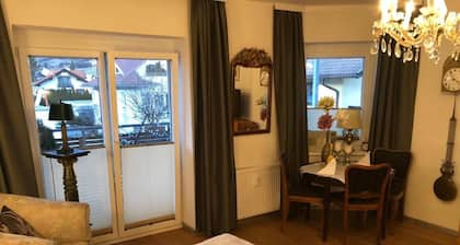 Appartement "Citybergblick" avec vue sur les montagnes, balcon et Wi-Fi.