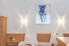 1 habitación, escritorio, tabla de planchar con plancha y wifi gratis 