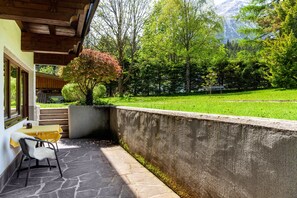 Outdoor dining - Apartment W3 Haus Ganghofer with Mountian View, Shared Terrace & Wi-Fi (Leutasch)