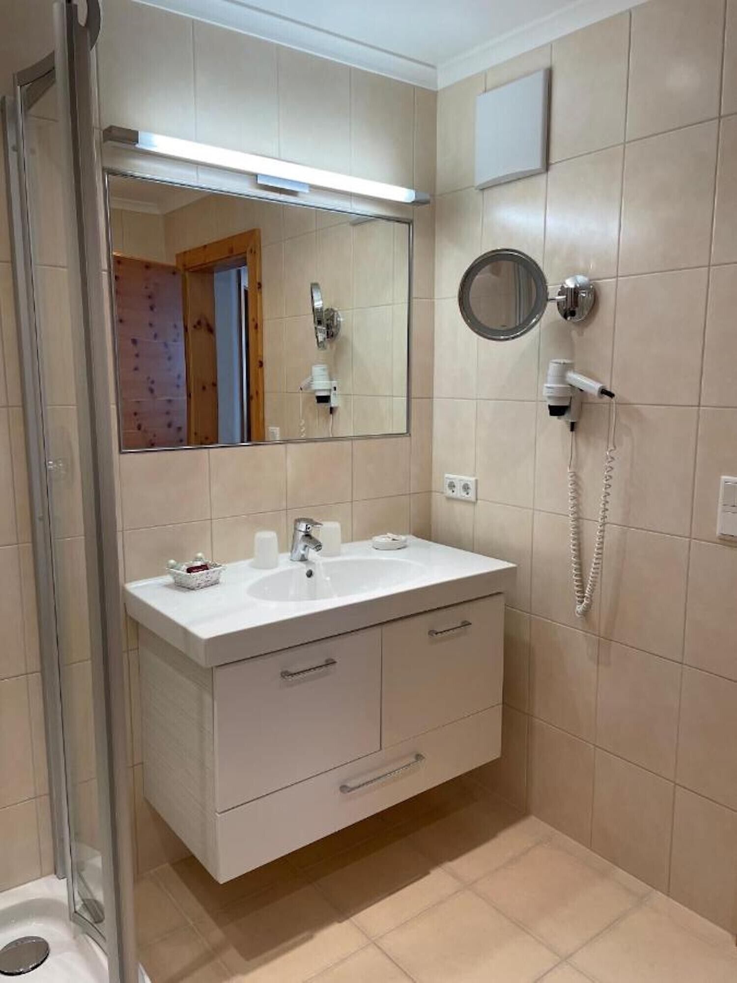 Douche, serviettes fournies