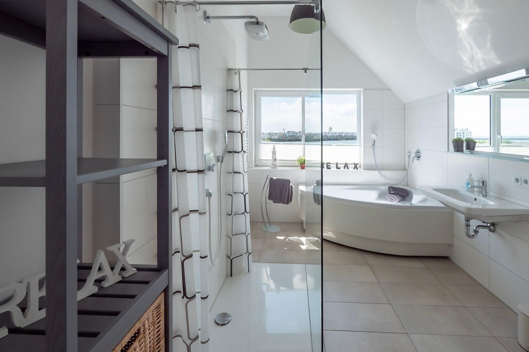 Badewanne, Haartrockner