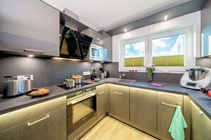 Fridge, microwave, oven, stovetop