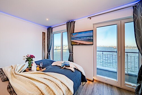 Villa 'Kapitän James Cook2' with Sea View, Private Terrace and Wi-Fi