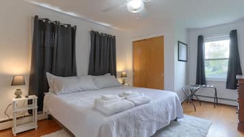 3 Schlafzimmer, Betten mit Memory-Foam-Matratzen, Schreibtisch