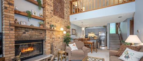 Smart TV, fireplace