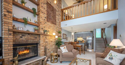 A Galena Territory townhome near amenities, sleeps 6
