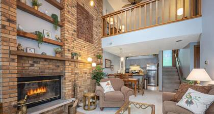 A Galena Territory townhome near amenities, sleeps 6