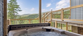 NEW chalet, INDOOR POOL, THEATER, GAME ROOM, LG DECKS, VIEWS, 10 min 2 Pigeon F.