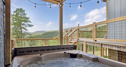 NEW chalet, INDOOR POOL, THEATER, GAME ROOM, LG DECKS, VIEWS, 10 min 2 Pigeon F.