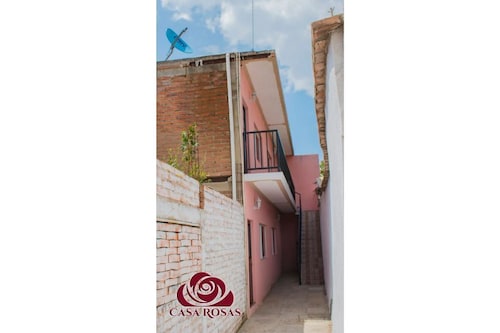 Casa Rosas (Apartamento #1)