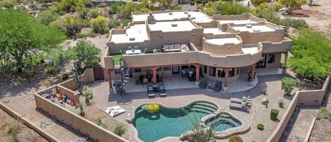 Een verwarmd zwembad