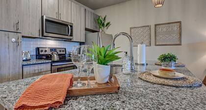 Boho Luxe Nr JAX INT. Airport & Shopping