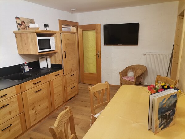 Fridge, microwave, stovetop, coffee/tea maker