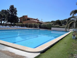Pool - Comfortable apartment with communal pool in Lloret de Mar. (Tossa de Mar)