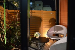 Property grounds - House / with garden / Japanese-style room with 8 tatami mats / Spacious 4LDK / 8 min. walk from the station / Medium to long term stay negotiable / Direct access to Tokyo Station 13 min. (葛飾区)