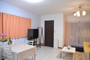 Dining - House / with garden / Japanese-style room with 8 tatami mats / Spacious 4LDK / 8 min. walk from the station / Medium to long term stay negotiable / Direct access to Tokyo Station 13 min. (葛飾区)