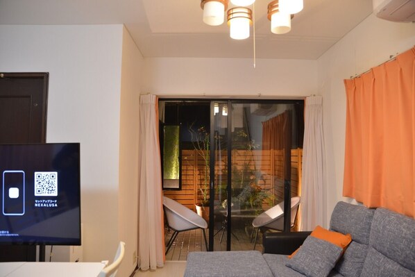 Smart TV - House / with garden / Japanese-style room with 8 tatami mats / Spacious 4LDK / 8 min. walk from the station / Medium to long term stay negotiable / Direct access to Tokyo Station 13 min. (葛飾区)