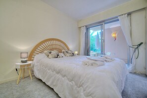 1 chambre, fer et planche à repasser, accès Internet, draps fournis