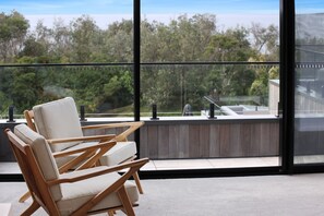 Luxury House | 6 bedrooms, blackout curtains, iron/ironing board, free WiFi - Beachfront Escape (Merimbula)