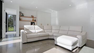 Luxury House | Living area | TV