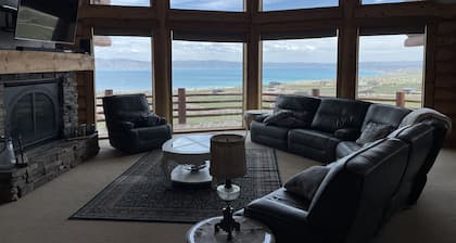 Lake Vista Lodge hot tub, 6,500+ sq ft, sleeps 30+!!
