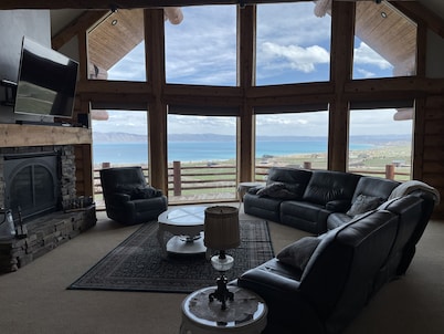 Lake Vista Lodge hot tub, 6,500+ sq ft, sleeps 30+!!