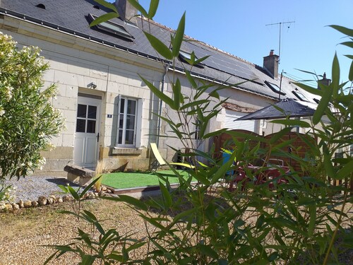 On the road to châteaux, wine and the Loire Valley by bike!