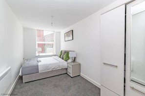 2 bedrooms, iron/ironing board, free WiFi, bed sheets - Winkley House by Guestz (Preston)