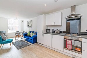 Interior - Short Term Apartment Preston With Parking (Preston)