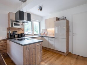 Fridge, microwave, oven, stovetop - Nice apartment in Mauterndorf (Mauterndorf)