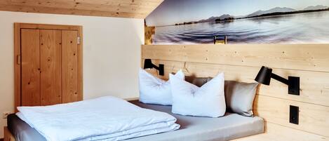 1 bedroom, bed sheets